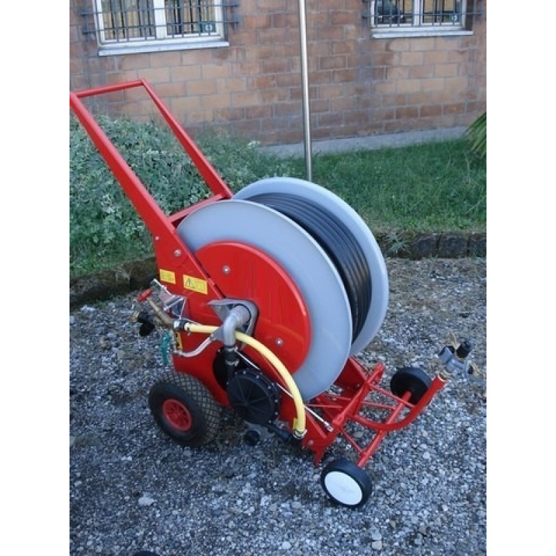 Pásový zavlažovač - naviják s automatickým hydraulickým navíjením délka 50 metrů, Ø 25 mm max. dostřik 15 m