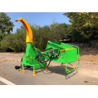 Štiepkovač pre traktor V-72 s hydraulickým posunom do 18 cm