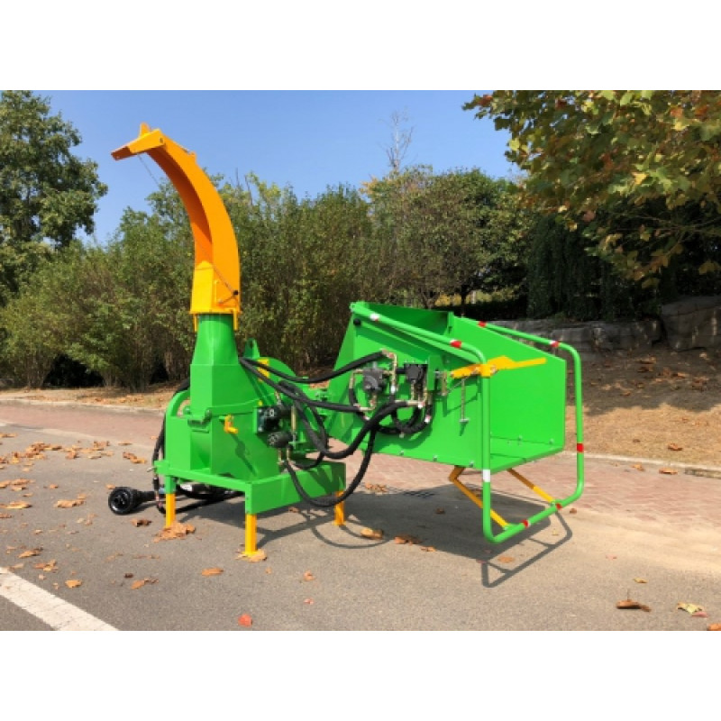 Štiepkovač pre traktor V-72 s hydraulickým posunom do 18 cm