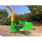 Štiepkovač pre traktor V-72 s hydraulickým posunom do 18 cm